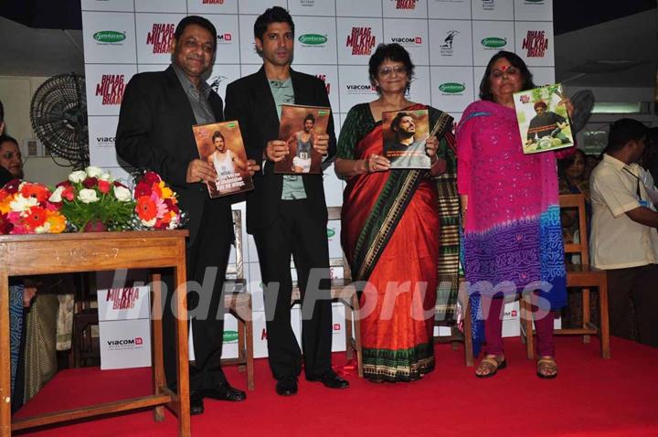 Farhan Akhtar meets the students of own school Maneckji Cooper