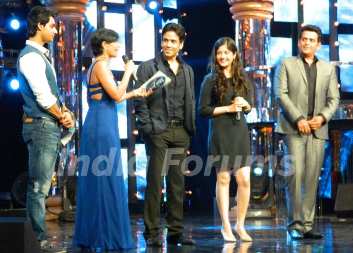 Cast promotes film Bajatey Raho on the set of Indian Idol Junior