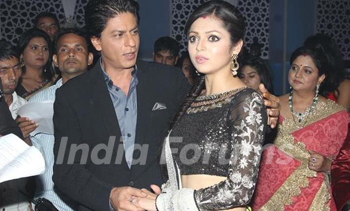 Drashti Dhami and SRK on the set of Madhubala