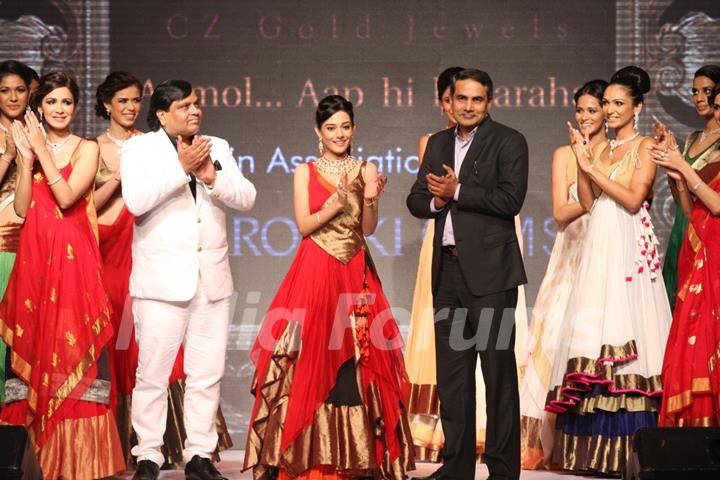 Amrita Rao showstopper for AGNI Jewels at IIJW 2013