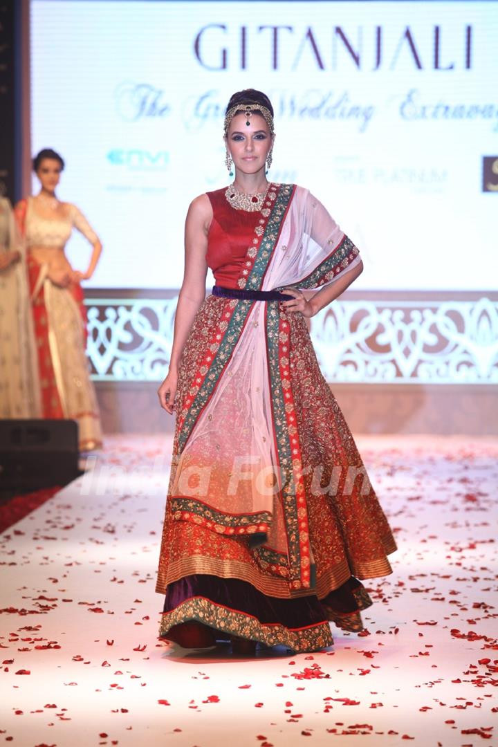 Neha Dhupia at Gitanjali show on Day 2 at IIJW 2013