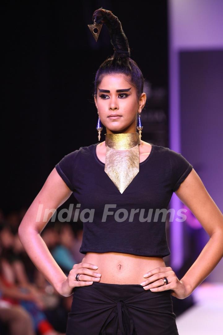 Adorn presents Dhora and Rivaayat at IIJW 2013 Day 4