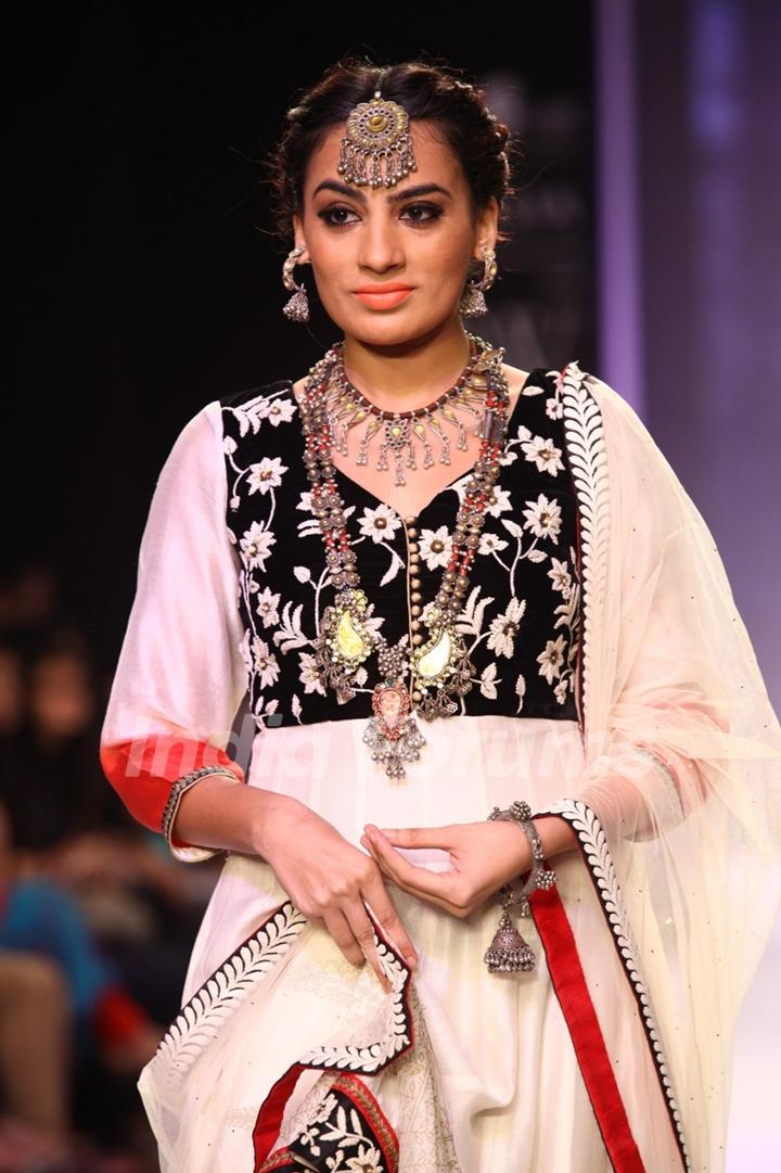 Adorn presents Dhora and Rivaayat at IIJW 2013 Day 4