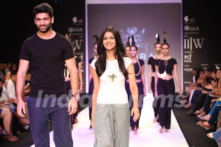 Adorn presents Dhora and Rivaayat at IIJW 2013 Day 4