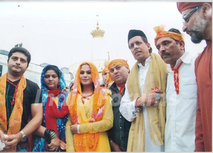 Veena Malik at Ajmer Sharif Shrine