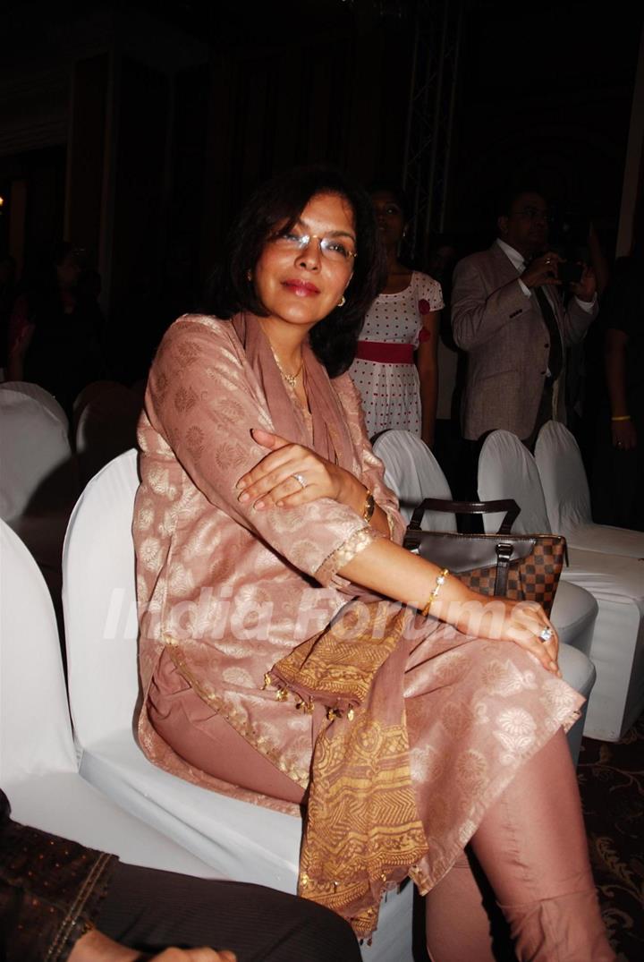 zeenat Aman at the Unveiling of the Statue of Rajesh Khanna