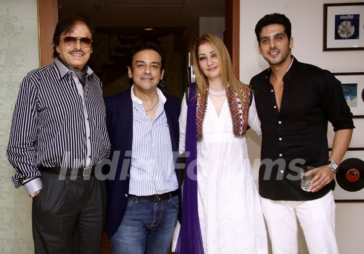 Sanjay Khan, Adnan Sami, Roya Faryabi & Zayed Khan pose for the camera at the Party