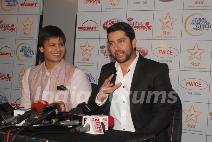 Vivek Oberai and Aftab Shivdasani speaking about the donation drive