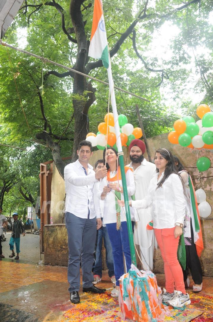 Mohit Raina hoists the Indian Tri-color at the Independence Day Celebration