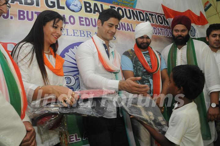 Mohit Raina celebrates Independence Day with Orphan Children