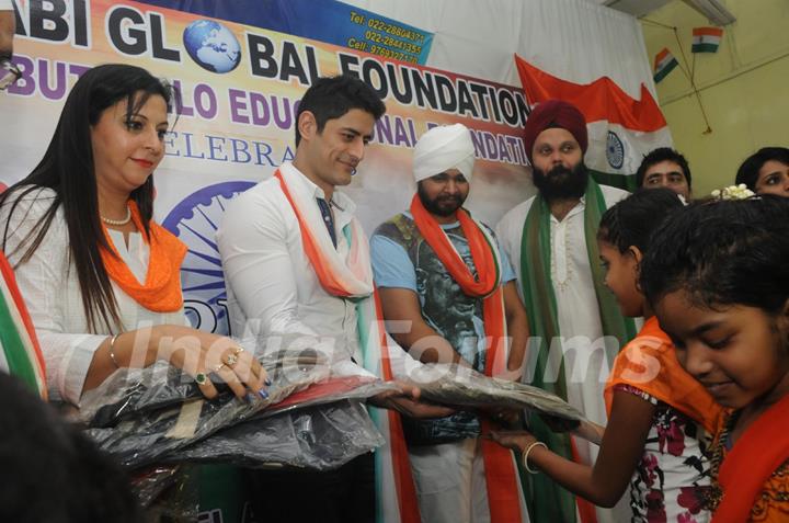 TV actor Mohit Raina celebrates Independence Day with Orphan Children