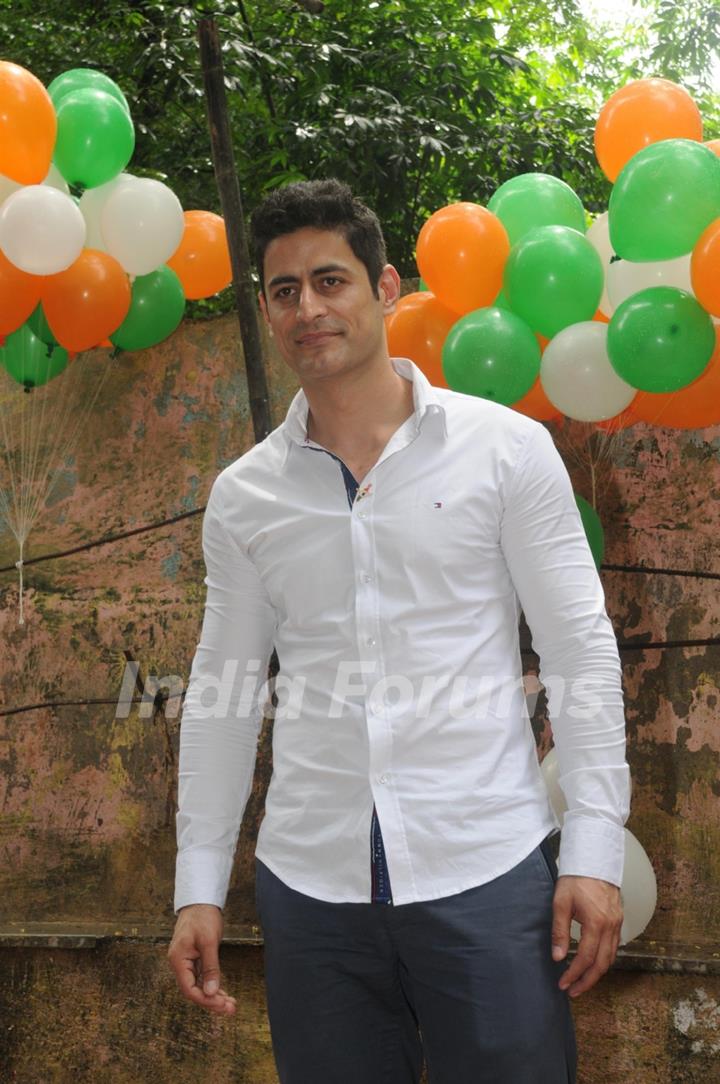TV actor Mohit Raina celebrates Independence Day with Orphan Children