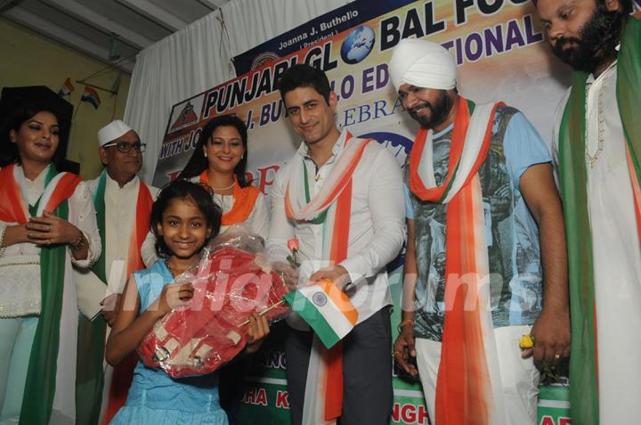 TV actor Mohit Raina celebrates Independence Day with Orphan Children