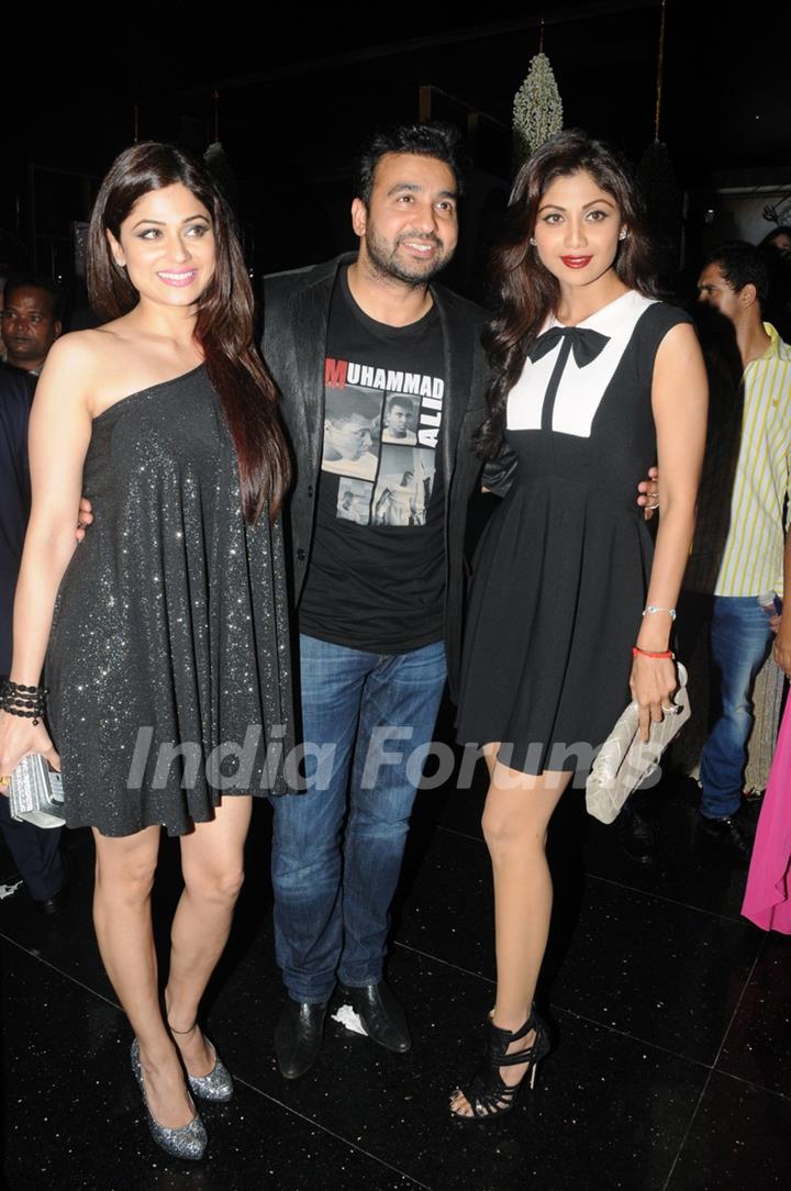 Shamita Shetty, Raj Kundra and Shilpa Shetty came in at the birthday party together