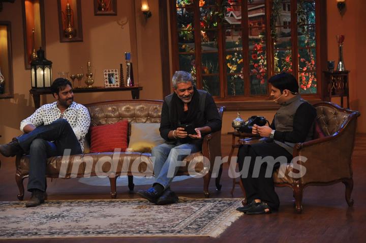 Ajay Devgn and Prakash Jha at Satyagraha's  Promotion on Comedy Nights with Kapil