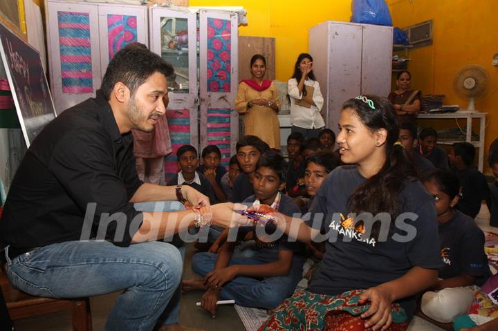 Shreyas Talpade gifts his Rakhi sisters at the NGO