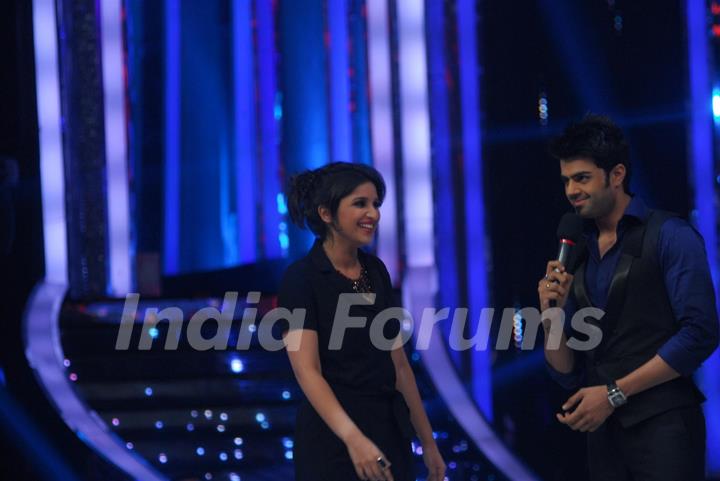 Parineeti Chopra joins Manish Paul on the stage