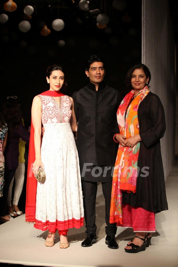 Manish Malhotra with Karisma Kapur and Shabana Azmi at LFW 2013