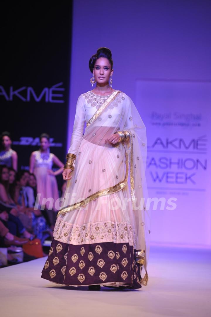 Lisa Haydon walks the ramp for Payal Singhal's Show at LFW 2013