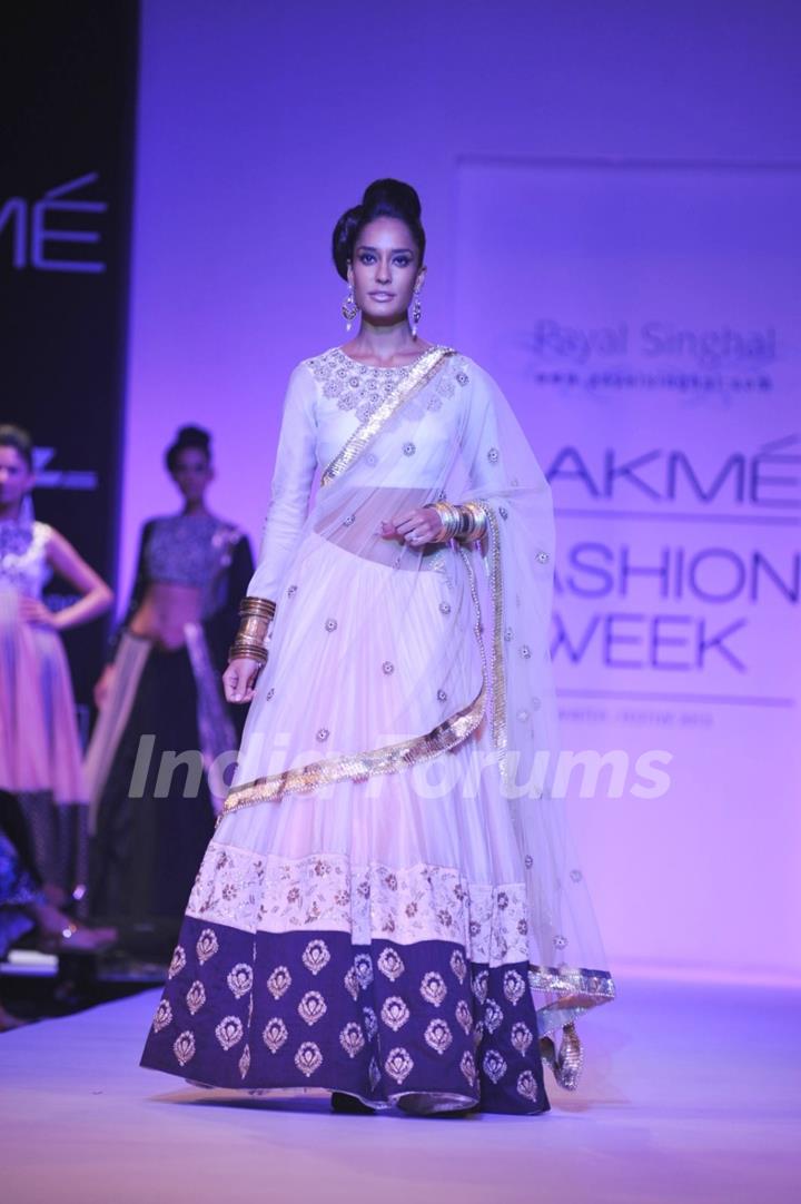 Lisa Haydon walks the ramp for Payal Singhal's Show at LFW 2013