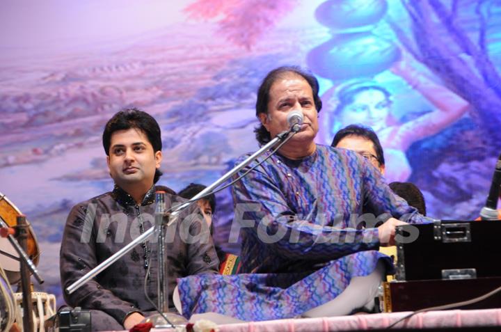 Anup Jalota and Sumeet Tappoo perform at the release of the album