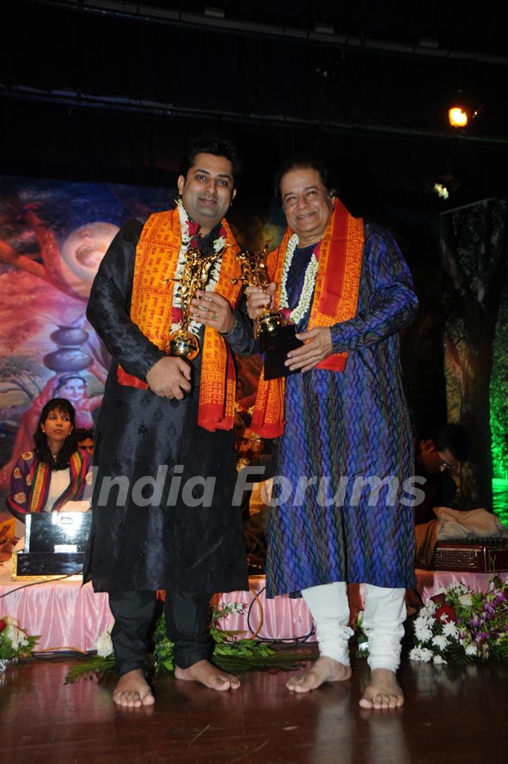 Anup Jalota and Sumeet Tappoo at the release of the album