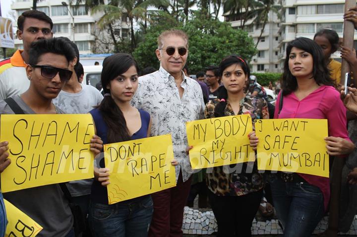 Aparna Bajpai, Reshma D'souza and Dalip Tahil Protest against rape case with posters