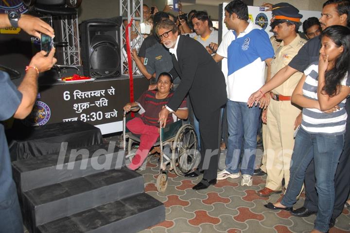 Amitabh Bachchan interacts with the audience at the launch of 'Hot Seat Aapke Shehar' Van