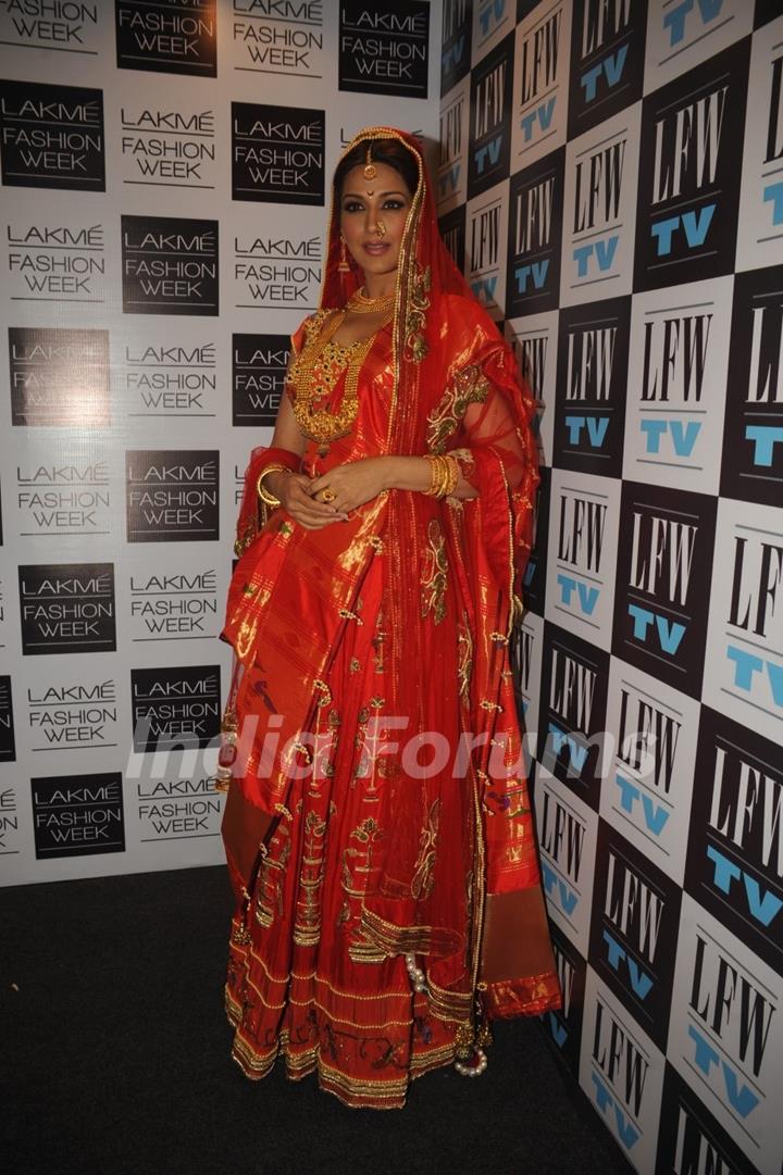 Sonali Bendre looks elegant in one of the creations at LAKME FASHION WEEK 2013