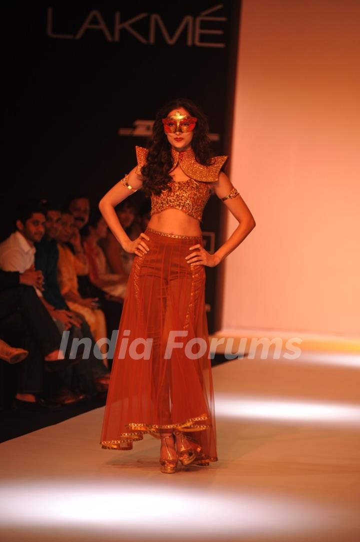 Shilpa Reddy in her own creation at LAKME FASHION WEEK 2013