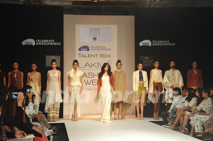 Mona Singh LAKME FASHION WEEK 2013