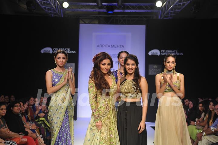 Soha Ali Khan with one of the designers from talent box at LAKME FASHION WEEK 2013