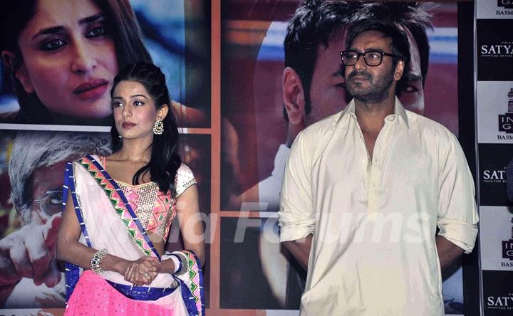 Amrita Rao and Ajay Devgn at Satyagraha movie team during the promotion