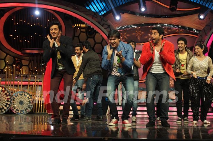 Grand Masti trio perform on DID Supermoms