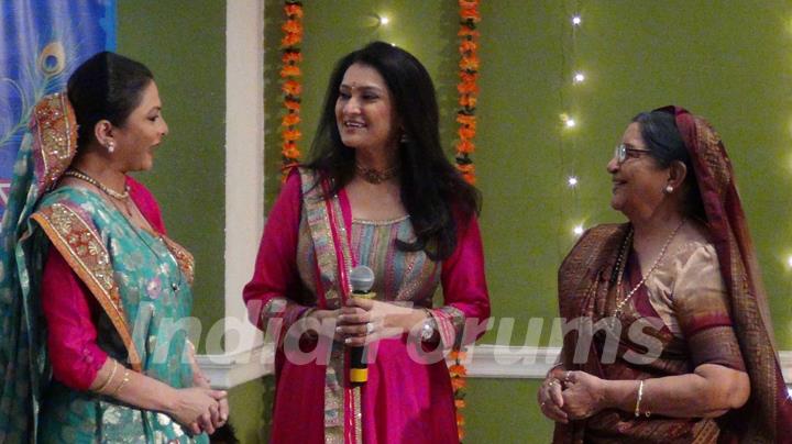 Lalitya Munshaw Celebrates Janmashtami on the sets of &quot;Maatha Bhare Manjula&quot;