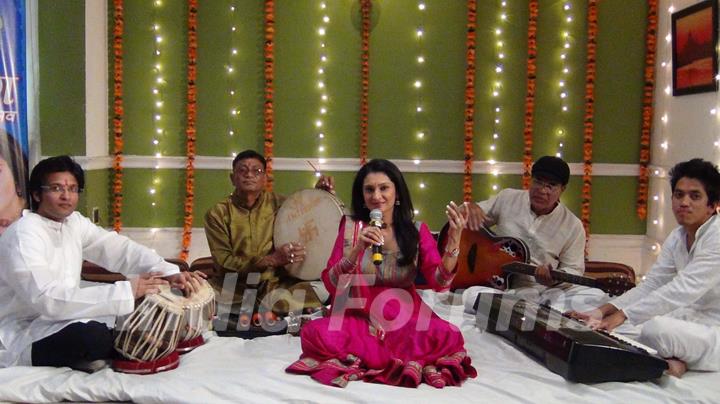Lalitya Munshaw Celebrates Janmashtami on the sets of &quot;Maatha Bhare Manjula&quot;
