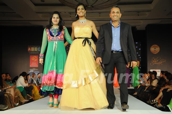 Jyoti and Manish Shah ( Cappuccino Collection ) at Glamour Style Walk