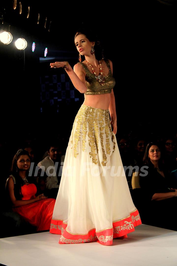 Kalki Koechlin dazzels the ramp at Glamour Style Walk