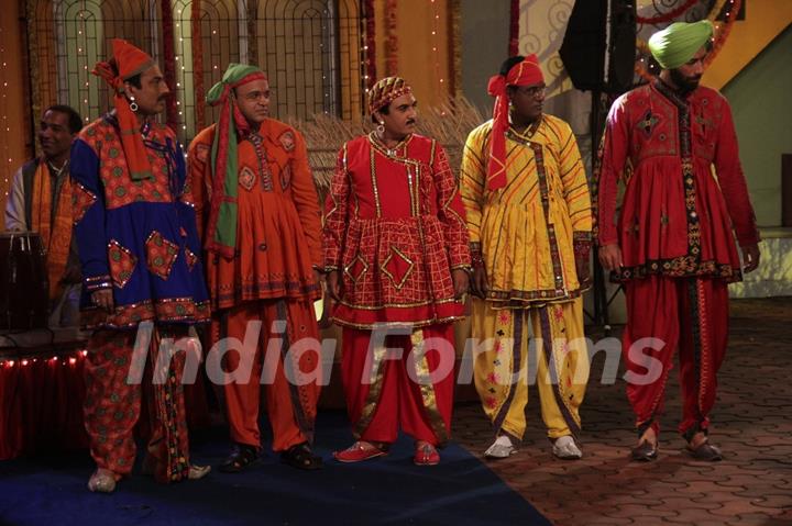 Dilip Joshi, Sailesh Lodha, Mandar, Tanuj celebrating Janamastmi in Taarak Mehta Ka Ooltah Chashmah