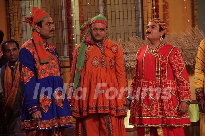 Dilip Joshi, Sailesh Lodha, Mandar celebrating Janamastmi in Taarak Mehta Ka Ooltah Chashmah