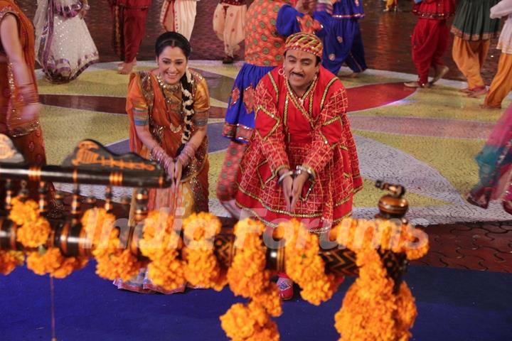 Dilip Joshi, Disha Wakani celebrating Janamastmi in Taarak Mehta Ka Ooltah Chashmah