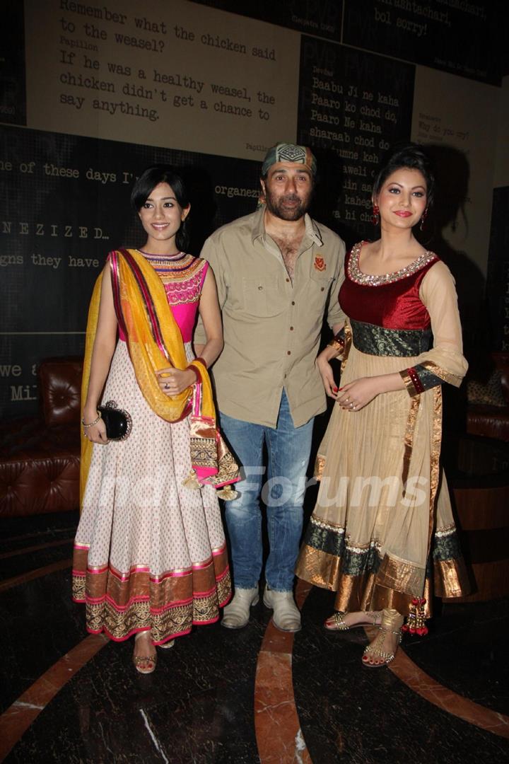 Sunny Deol, Amrita Rao and Anjali Abrol at the First look of Singh Saab The Great