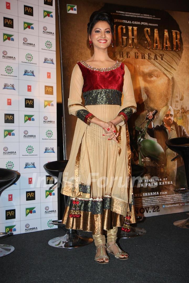 Uravashi Rautela looked preety at the First look of  Singh Saab The Great