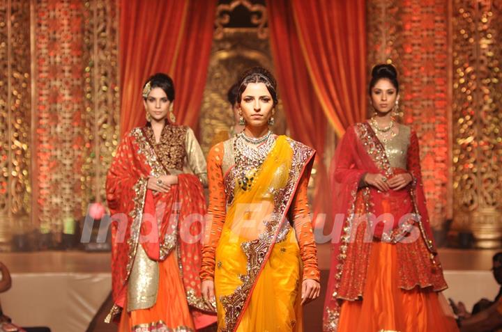 Vikram Phadnis Showcases His Bridal Couture