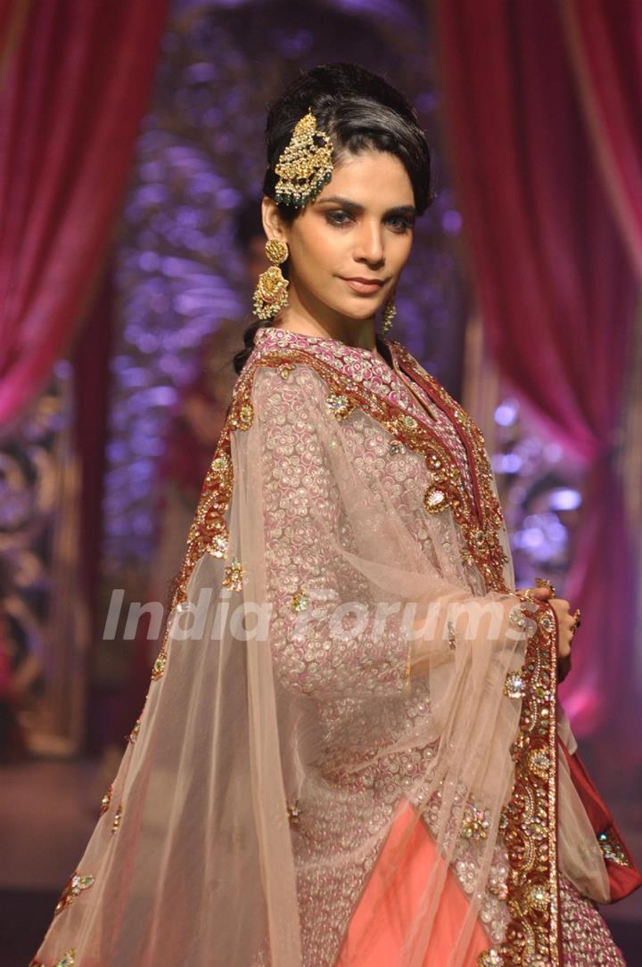 Vikram Phadnis Showcases His Bridal Couture