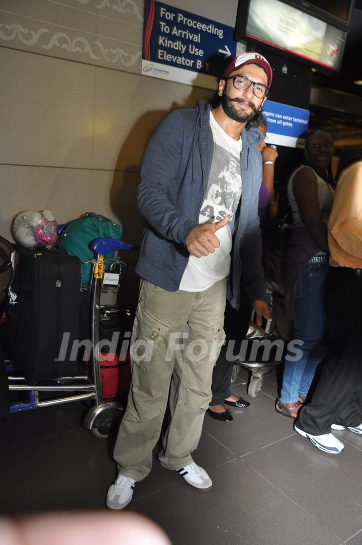 Ranveer Singh snapped at Mumbai Airport leaving for SAIFTA