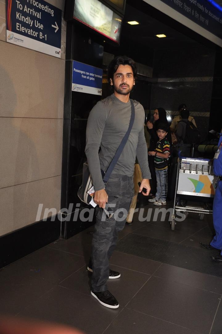 Arjan Bajwa at Mumbai Airport leaving for SAIFTA