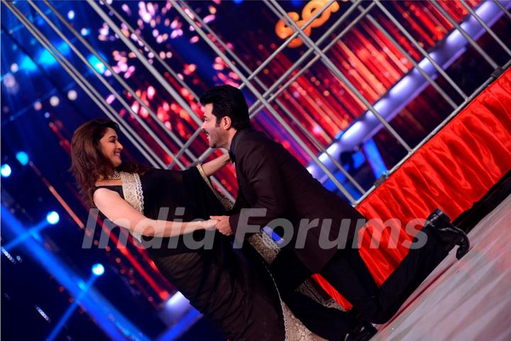 Anil Kapoor performs with Madhuri Dixit on Jhalak Dikhla Jaa