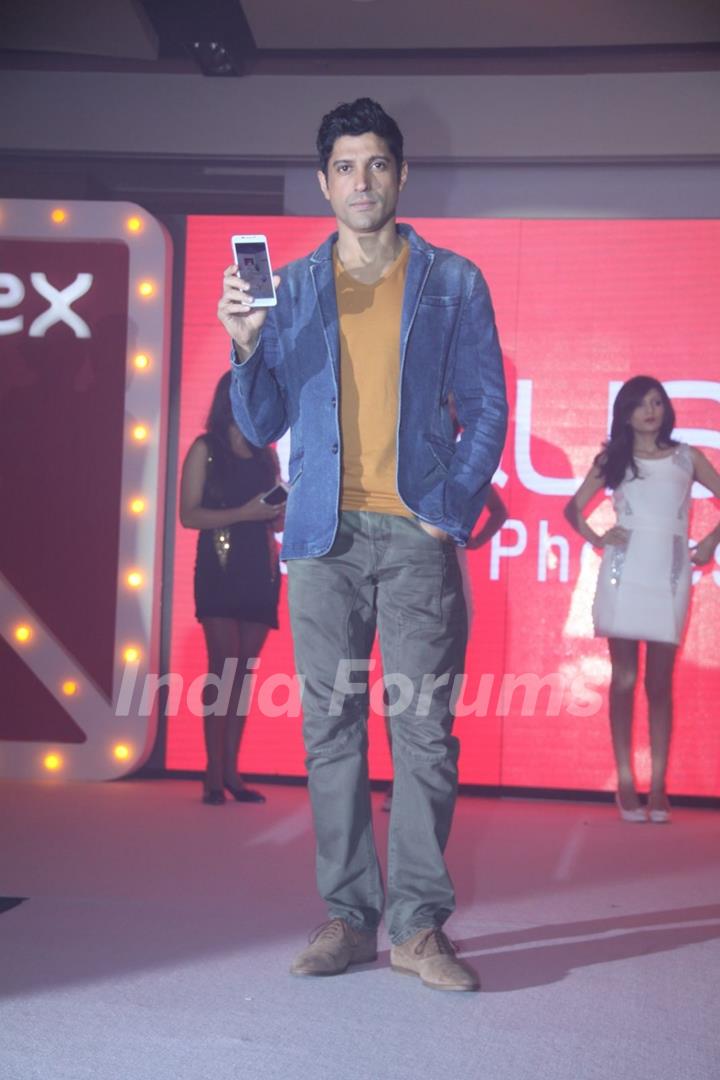 Farhan Akhtar at the launch of Intex Aqua i7