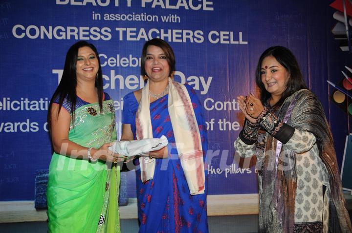 Gurpreet Kaur Chadha, Dr. Vandana Lulla (Podar International School) along with Jaspinder Narula